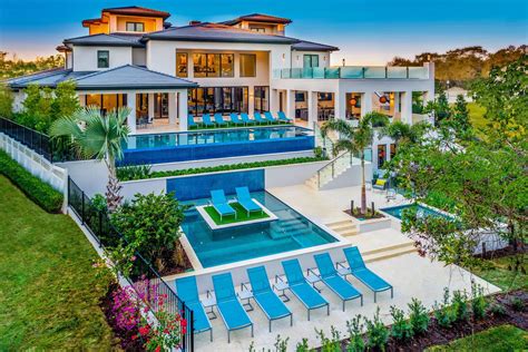 Enjoy Privacy and Exclusivity at a Magif Villa in Florida
